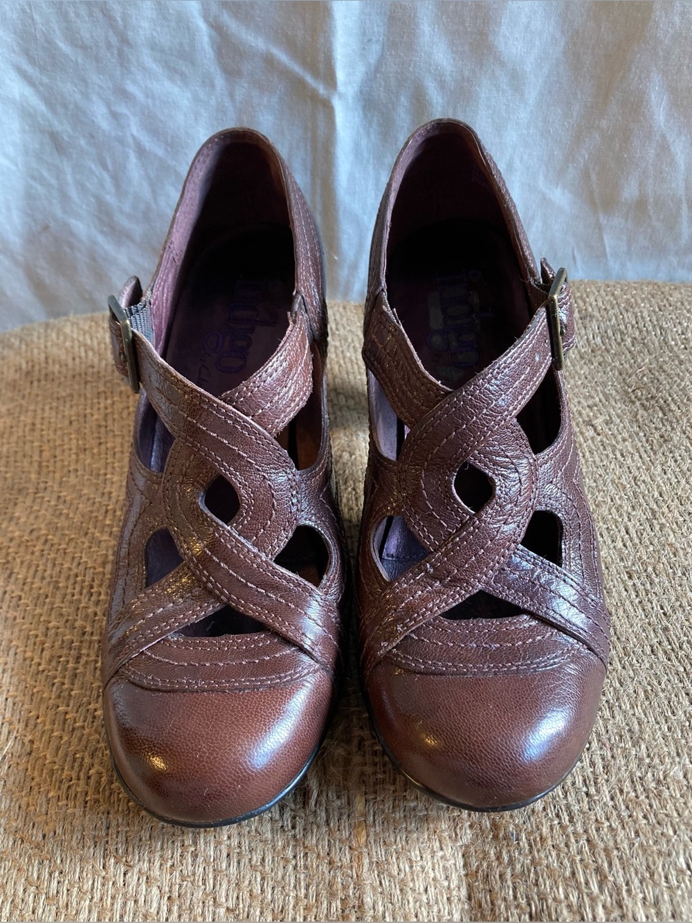 Vintage Brown Leather Mary Jane Heels - Picture 2 of 9